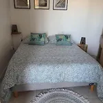 T2 climatisé à 5 minutes à pied de la plage avec parking, piscine et wifi