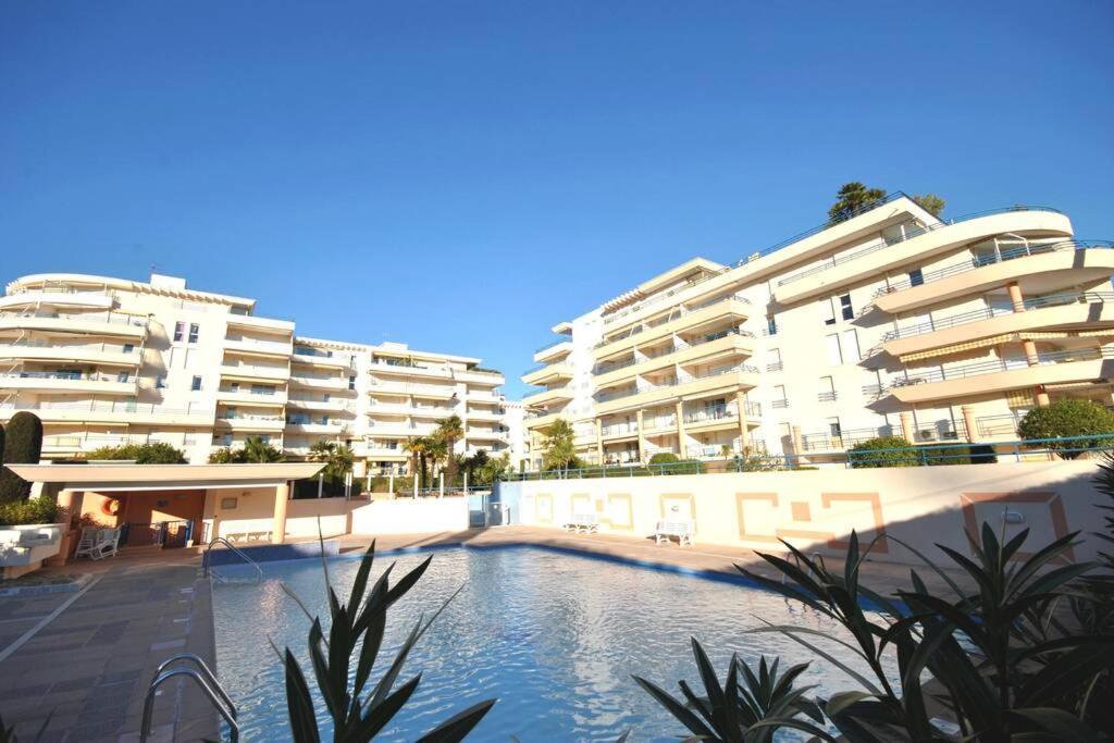 Appartamento T2 Climatisé à 5 Minutes à Pied De La Avec Parking, Piscine Et Wifi